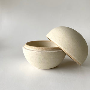 Lidded Jar White ( Large) (4006)